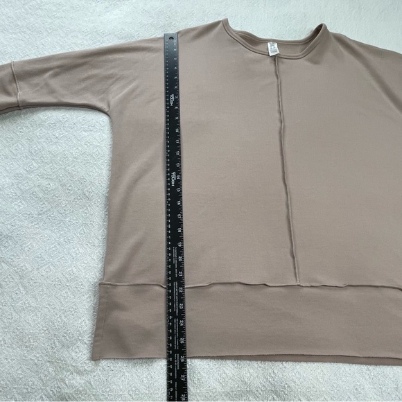 SPANX Women's Relaxed Sweatshirt in Soft Taupe ~ Sz Medium ~ Casual - Picture 4 of 11